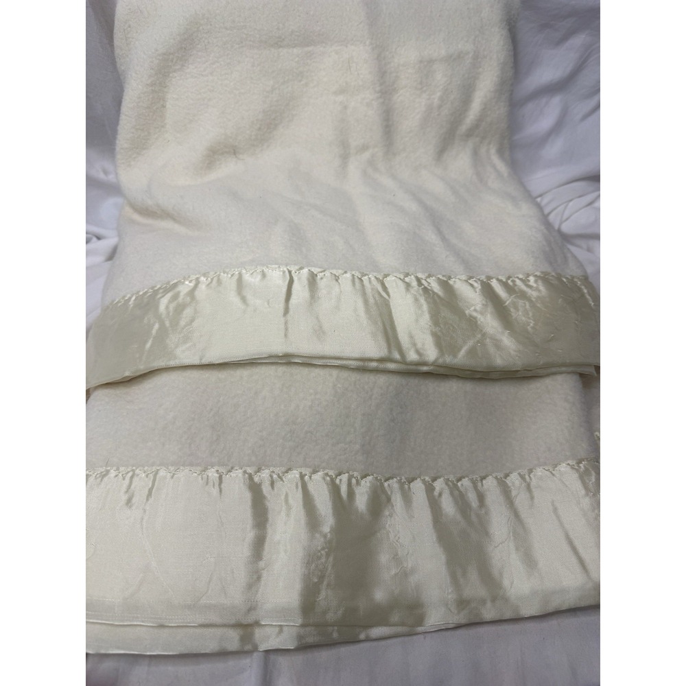 VTG Fieldcrest Touch of Class Acrylic Blanket Satin Trim Cream Ivory USA Queen